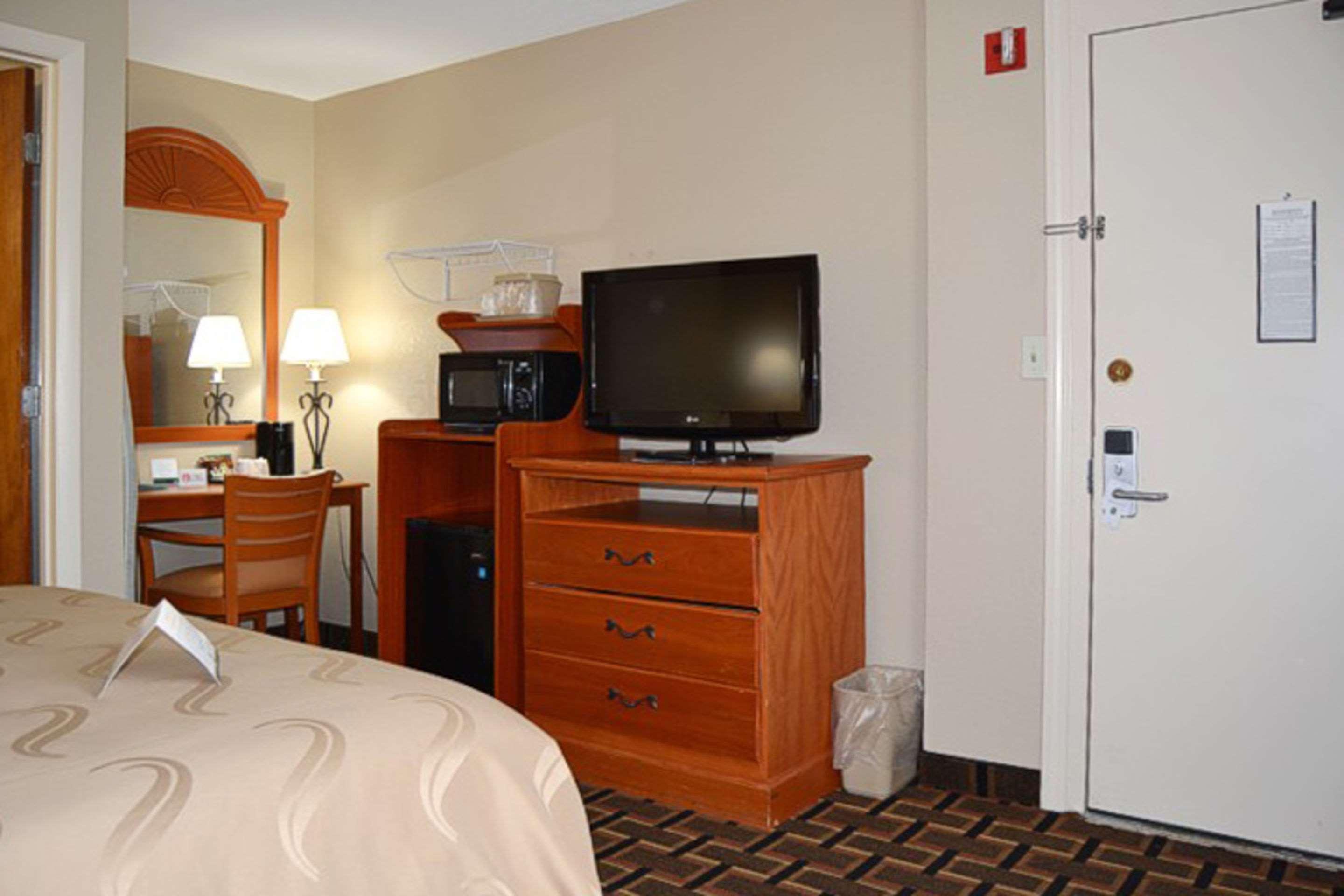 Quality Inn Raynham - Taunton Luaran gambar