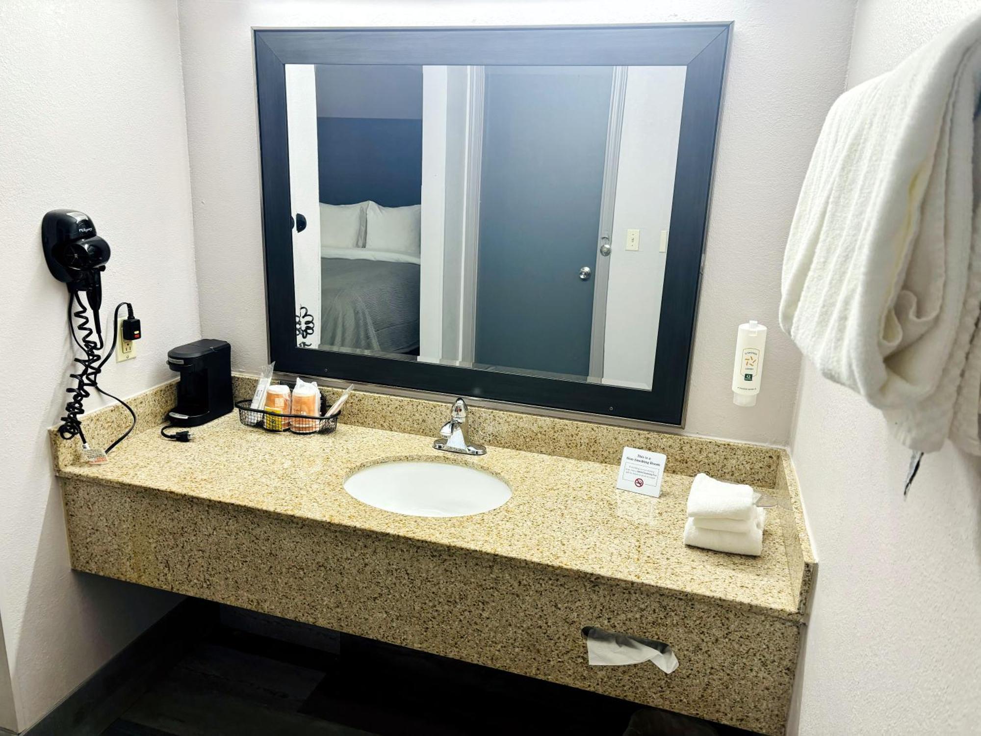 Quality Inn Raynham - Taunton Luaran gambar