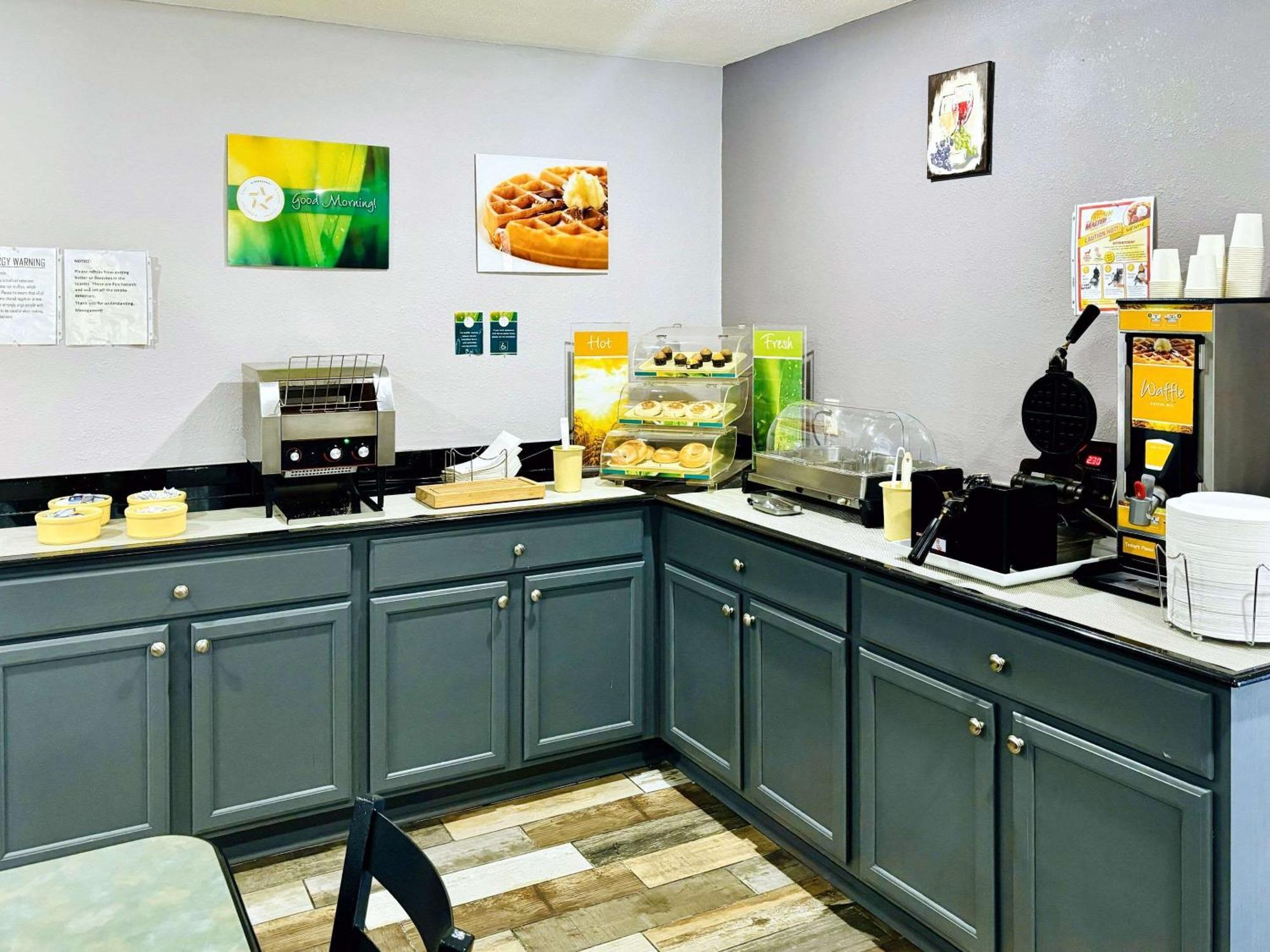 Quality Inn Raynham - Taunton Luaran gambar